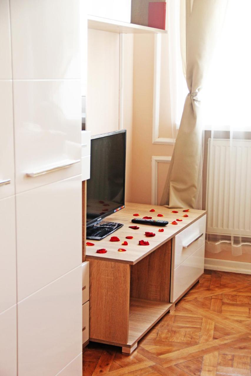 Apartment In The City Center Ivano-Frankivsk Exteriör bild