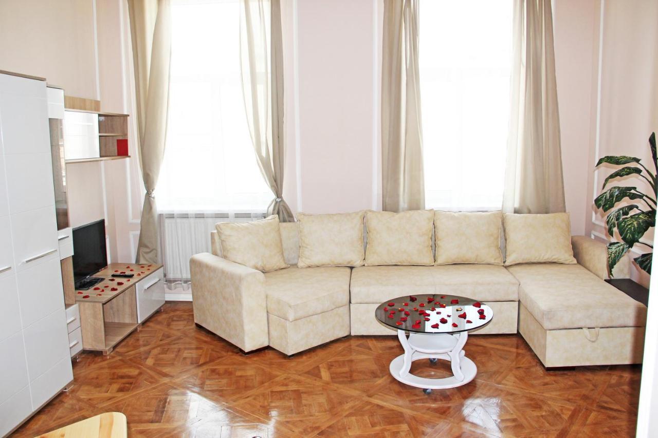 Apartment In The City Center Ivano-Frankivsk Exteriör bild