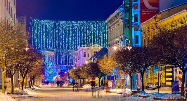 Apartment In The City Center Ivano-Frankivsk Exteriör bild